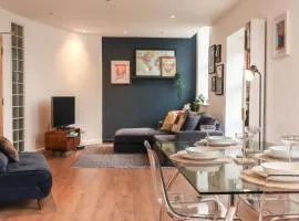 Beautiful 2 Bed City Centre - FREE Private Parking - Perfect for Families and Professionals