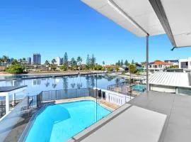 Riverside 4 Bedroom House Unit in Surfers Paradise