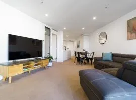 Contemporary 2BR Retreat in the Heart of Civic