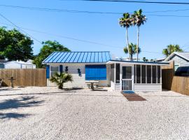 Salty Seahorse Bungalow, bungalou din Panama City Beach