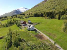 Holiday home among the pearls of Norway, hotell i Stranda