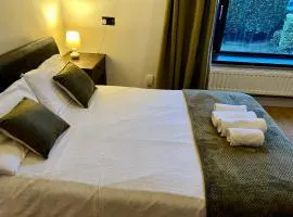 Housefield Stay, Room 4