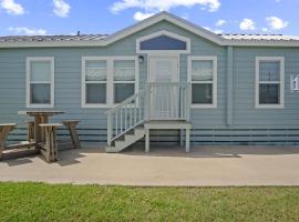 Tiny Home Within Ocean Sight, hotel in Bolivar Peninsula