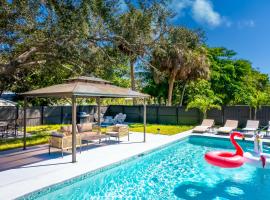 When in Naples!!! Pool Villa-Attached, 3 miles to the Beach, villa sa Naples