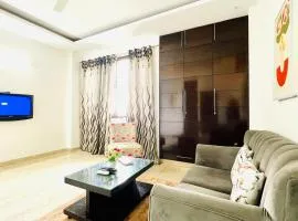 BluO 1BHK Defence Colony Mkt - Balcony, Parking