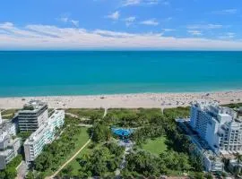 South Beach Haven- Steps to the Beach- 1 King Bedroom 2 Beds 1 Bathroom Apartment