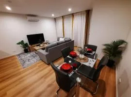 ZMITH Apartment - BROOKE, - Near AIS, GIO Stadium, UC, & Nth - Canberra Hospital