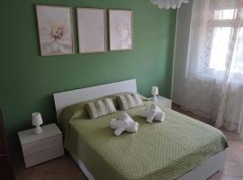 L'ORCHIDHEA APARTMENT, hotel in Savigliano