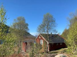 Peaceful cabin retreat in the Norwegian mountains, hotell i Ulsteinvik