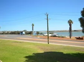 Riverview Holiday Apartment 9 - Kalbarri WA