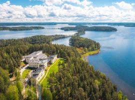 Hotel Kruunupuisto – hotel w mieście Punkaharju