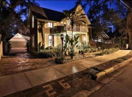 Private Luxury Cottage Close to Downtown, hotel a St. Augustine