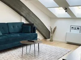 Cosy newly decorated self check-in loft in central