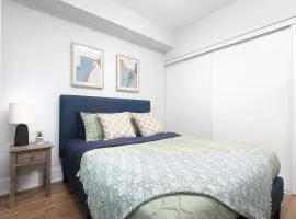 Perfect Condo Sleeps 4 Across from Cn Tower!