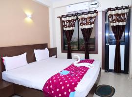 Mor Hotel Uk Palace- Lift-Facilities-Near PURI Sea Beach Best Selling & Best Choice of Travellers, מלון בפורי