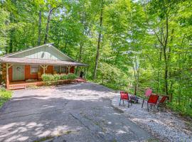 위티어에 위치한 호텔 Cabin with Hot Tub, Near Smoky Mountains Natl Park!