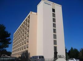 Garden Plaza Hotel, hotel in Saddle Brook