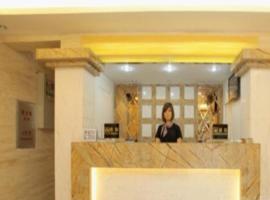 Xinghe Xinfeng Hotel Railway Station & Bus Station Branch, hotelli Guangzhoussa alueella Li Wan