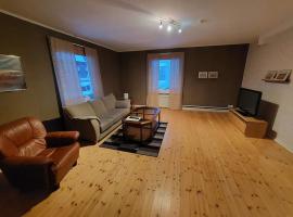 Spacious three-room apartment with balcony, hotell i Luleå