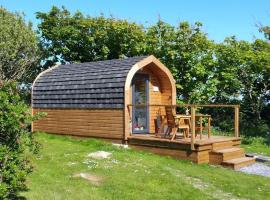 Sea and Mountain View Luxury Glamping Pods Heated – hotel w mieście Holyhead