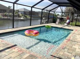 Coral Vista-New Beautiful 3 Bedroom with Pool Canal – hotel w mieście Cape Coral