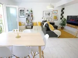 3 Minute Walk to Beach Family Friendly Apartment with Free Parking