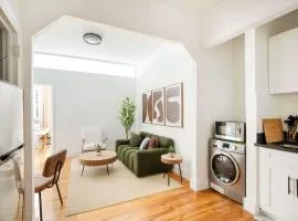 444-1A Beautiful 1BR Midtown West