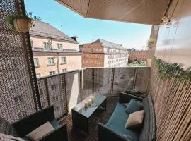 Modern, Centrally located Apartment!