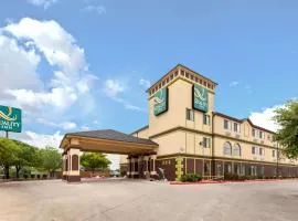 Quality Inn Near Seaworld - Lackland