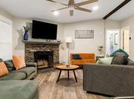 Franklin 4BR Escape, BBQ, Fire Pit, Sleeps 15