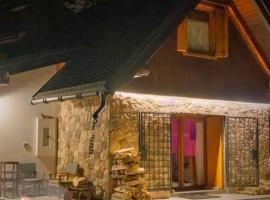 Viesnīca la LUNA delle MONTAGNE Charme & SPA Chalet pilsētā Tarvizio