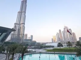 Grandeur 2 Bedroom Apartment I Burj Khalifa & Fountain Views I Free Parking, Gym, Pool, Wi-Fi & PS5 I by Skyline Serenity