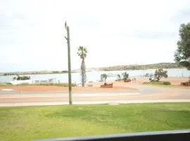 Riverview Holiday Apartment 10 - Kalbarri WA