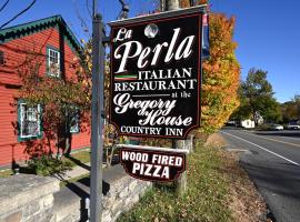 La Perla Restaurant & Country Inn, ξενοδοχείο σε Averill Park