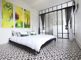 MONTMARTRE ROMANTIC, Bed & Breakfast - Paris