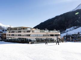 Hotel Arlmont 4 Stern Superior, hotel in Sankt Anton am Arlberg