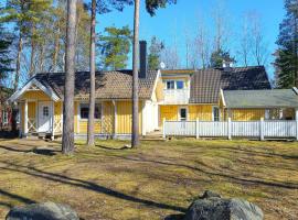 Amazing Home In Köpingsvik With Sauna โรงแรมในเชอพิงส์วิค