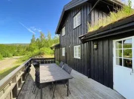 Cozy Home In Øyer With House A Mountain View