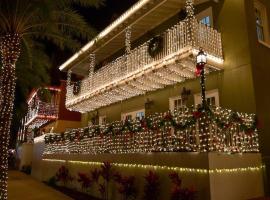 5 Star Great location Stroll thru historic down town Nights of Lights, hotel en St. Augustine