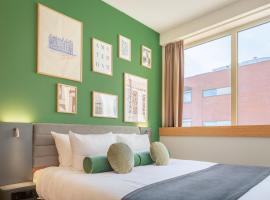 Maxhotel Amsterdam Airport Schiphol - Recently Renovated, hotel sa Hoofddorp