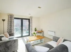 Central 2 Bed Flat with Big Balcony