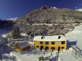 Gite Auberge Les Cascades: La Mongie şehrinde bir otel