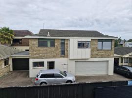 Tweed holiday home, ξενοδοχείο σε Mount Maunganui