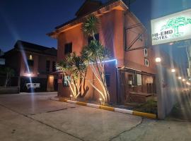 Hi End Hotel Sriracha, hotel en Ban Fang Daeng