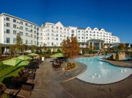 Dollywood's DreamMore Resort and Spa، فندق مع جاكوزي في بيدجن فورج