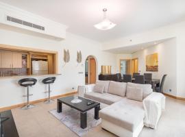 Elegant 3-Bedroom Apartment in Palm Jumeirah Near to beach, hotel in Dubai