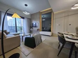 Luxury 1BR Burj Khalifa View Walk to Dubai Mal