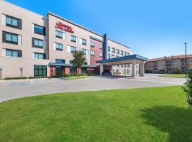 Hampton Inn & Suites Dallas - Farmers Branch, hotel sa Farmers Branch