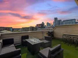 Farmers Market 3 BD Townhome w Rooftop Terrace