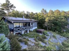 Cottage, boat, spa, private dock, Lillesand, hotell i Lillesand